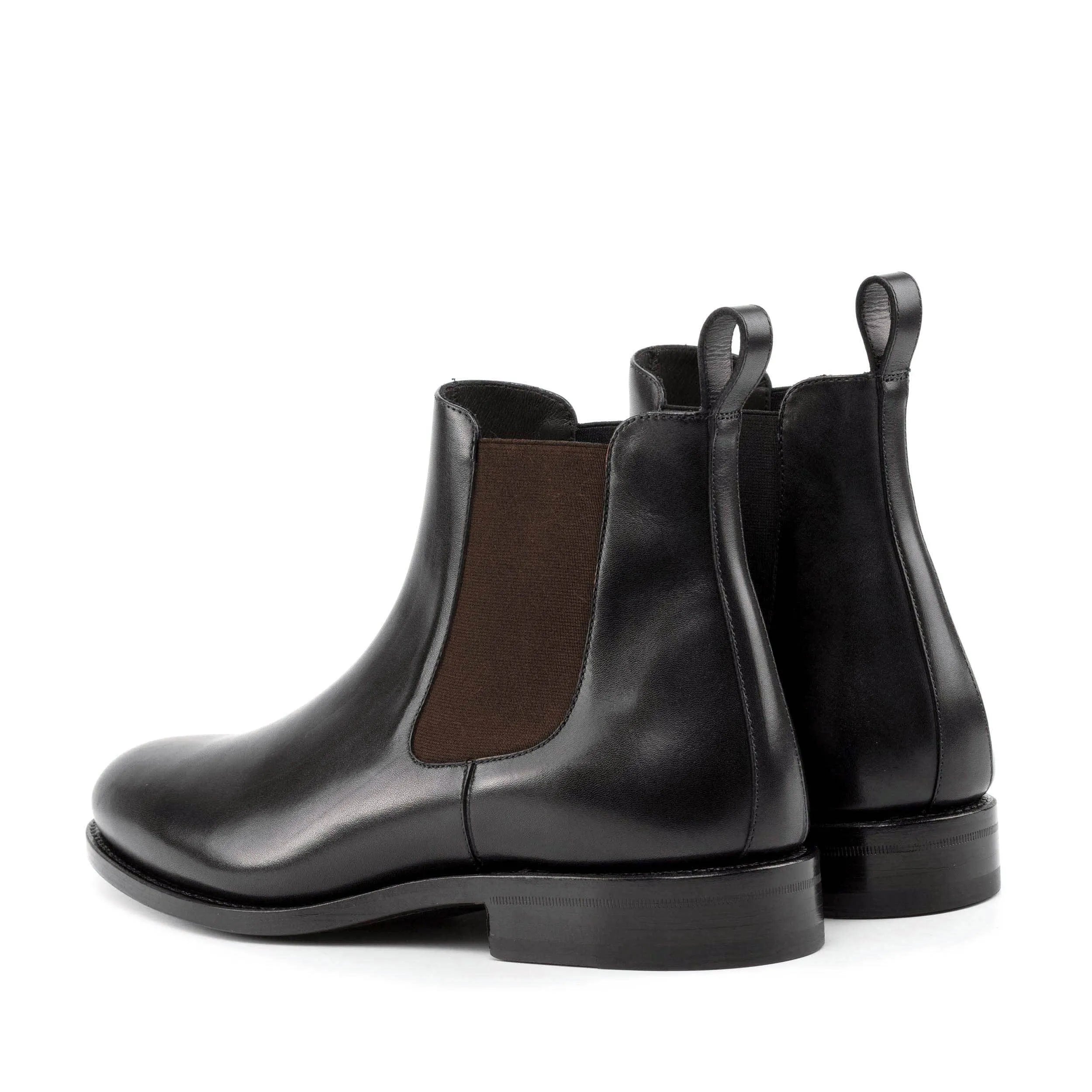 Pair of black calf leather Chelsea boots 6007 for men