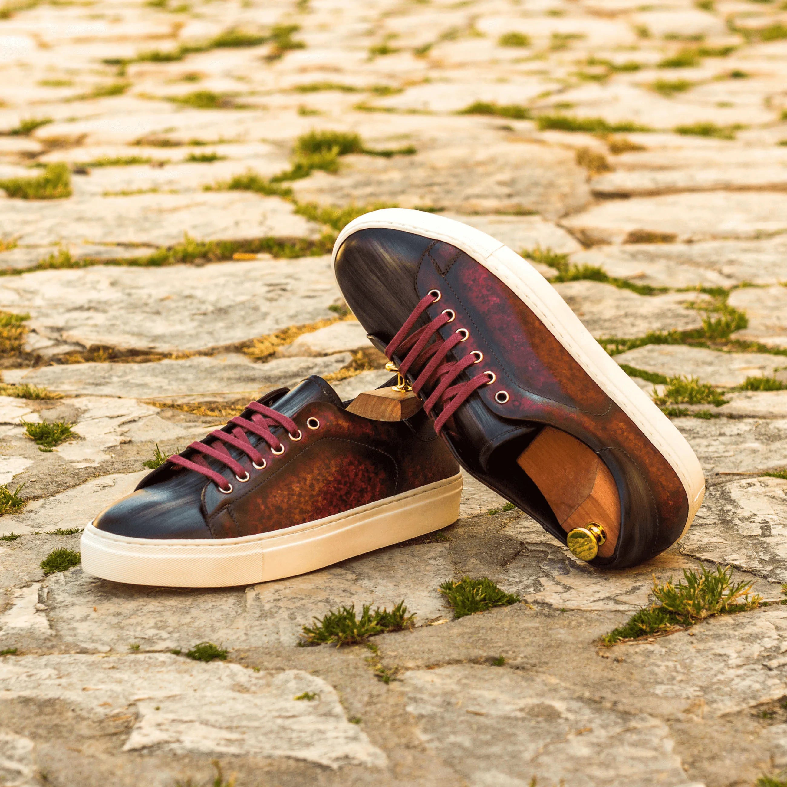 Abril Trainer Patina sneaker with burgundy laces and crust patina