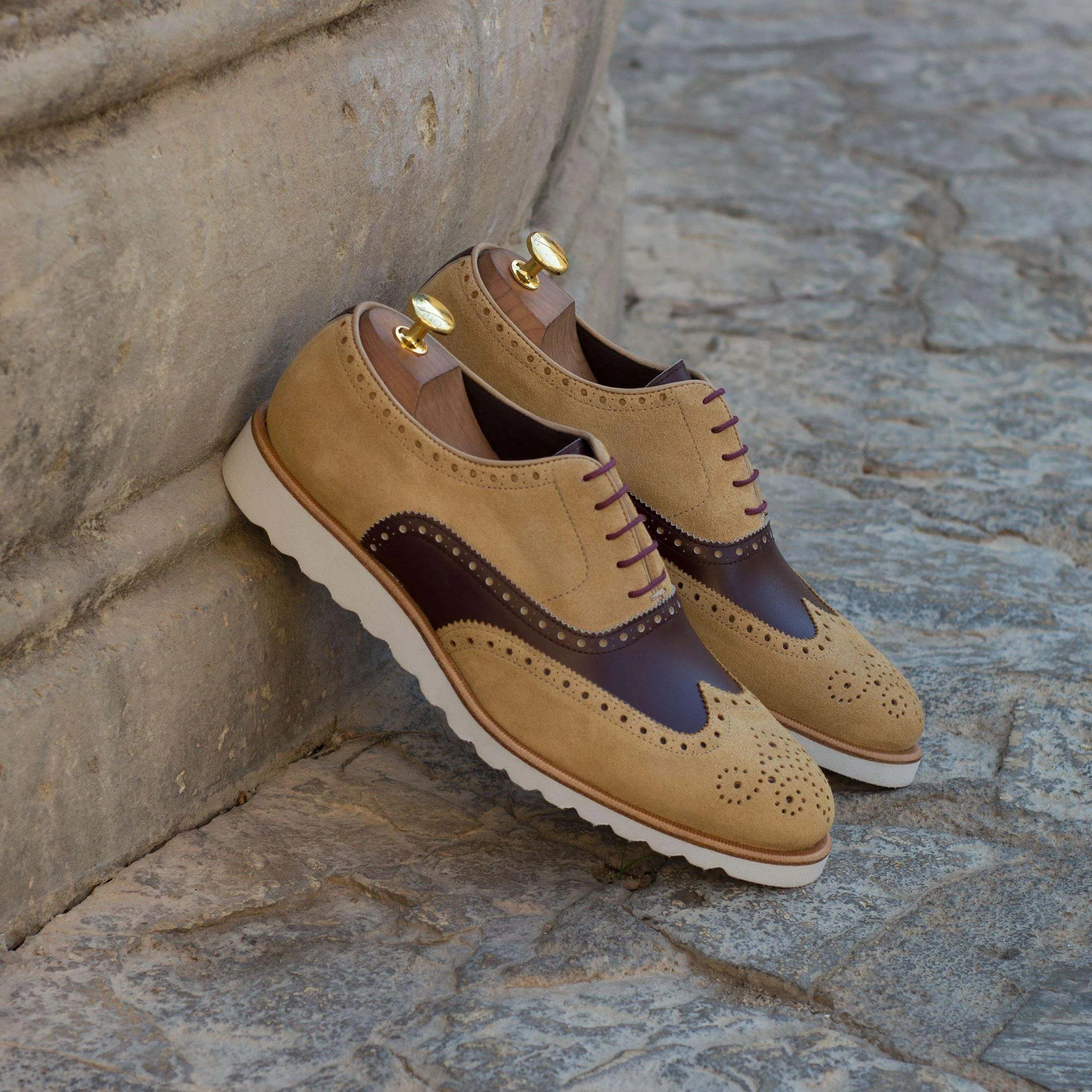 Adahy Full Brogue II two-toned leather wingtip shoes with rounded toe