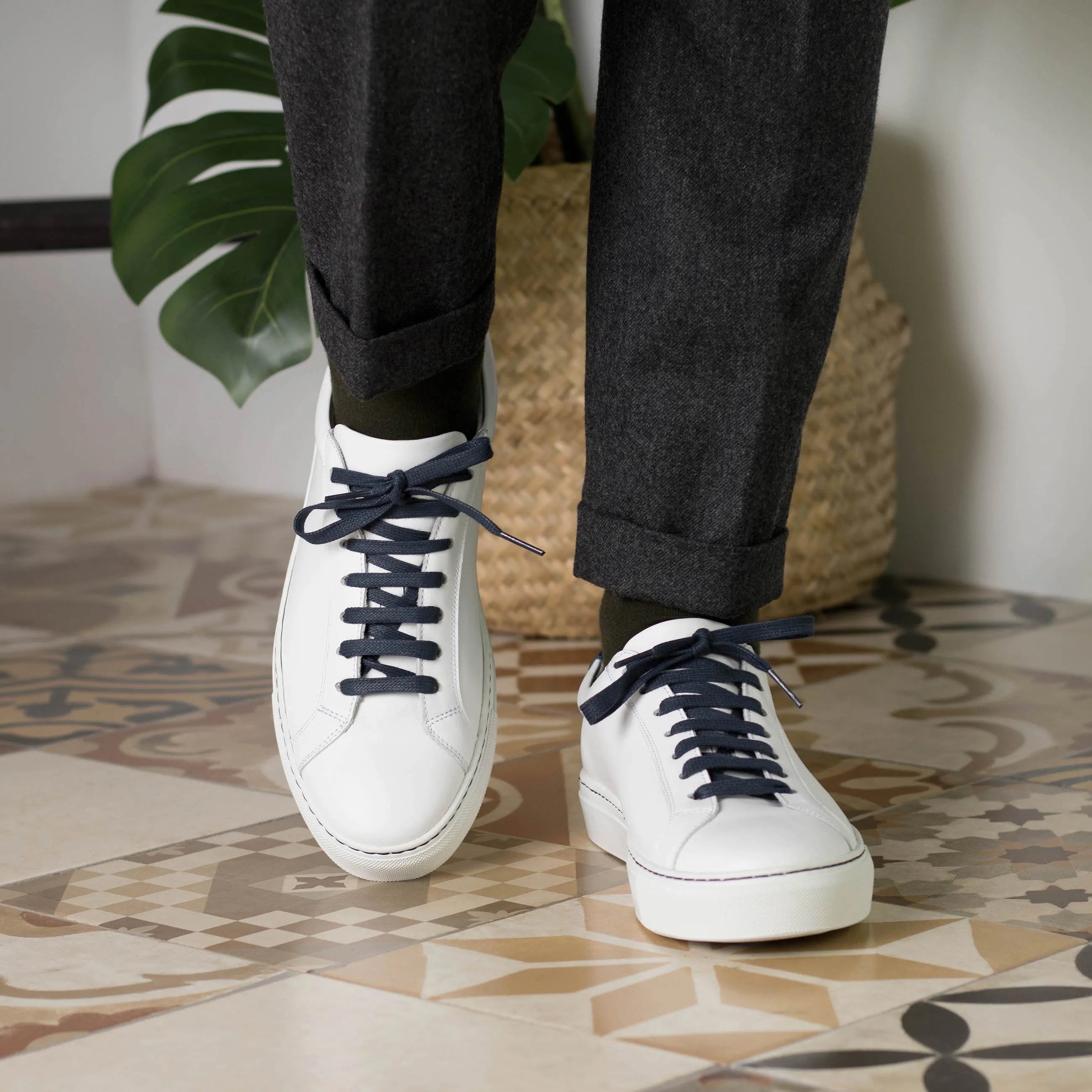 Ardo low kick sneaker in white leather with navy laces