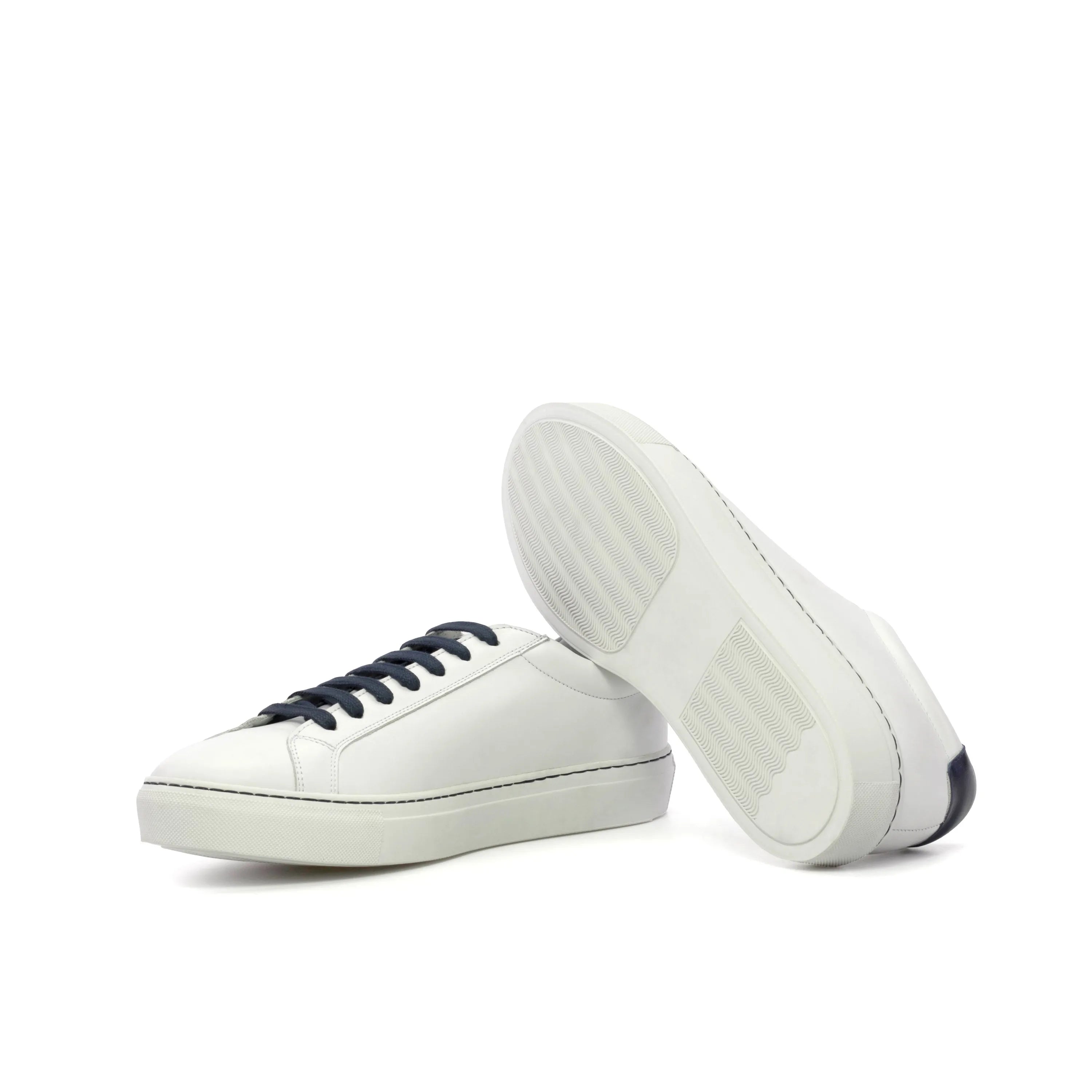 Ardo low kick sneaker in white leather with navy laces