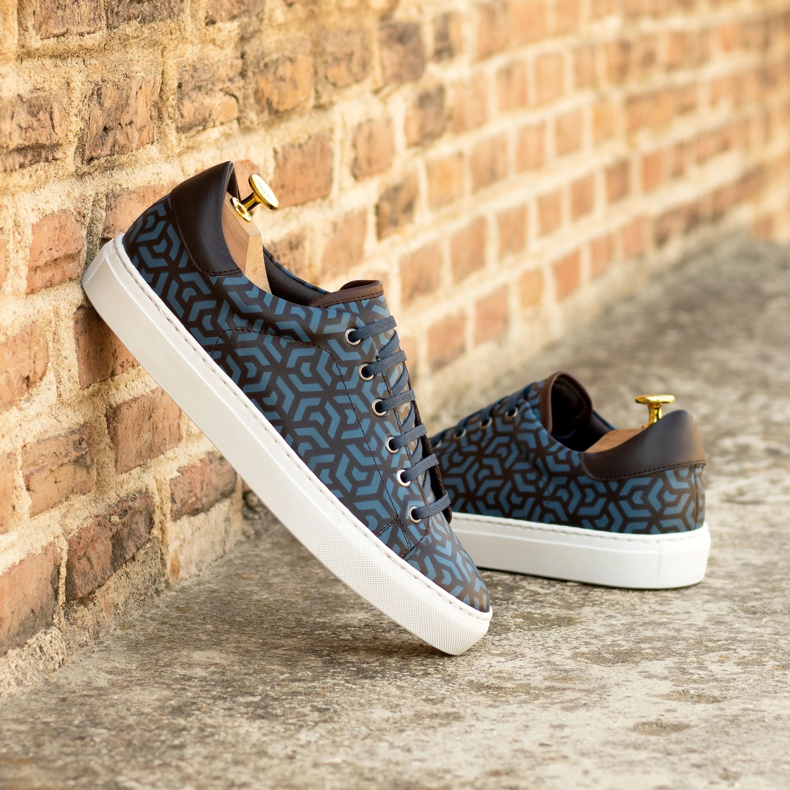 Braska trainer sneaker in patterned blue and brown