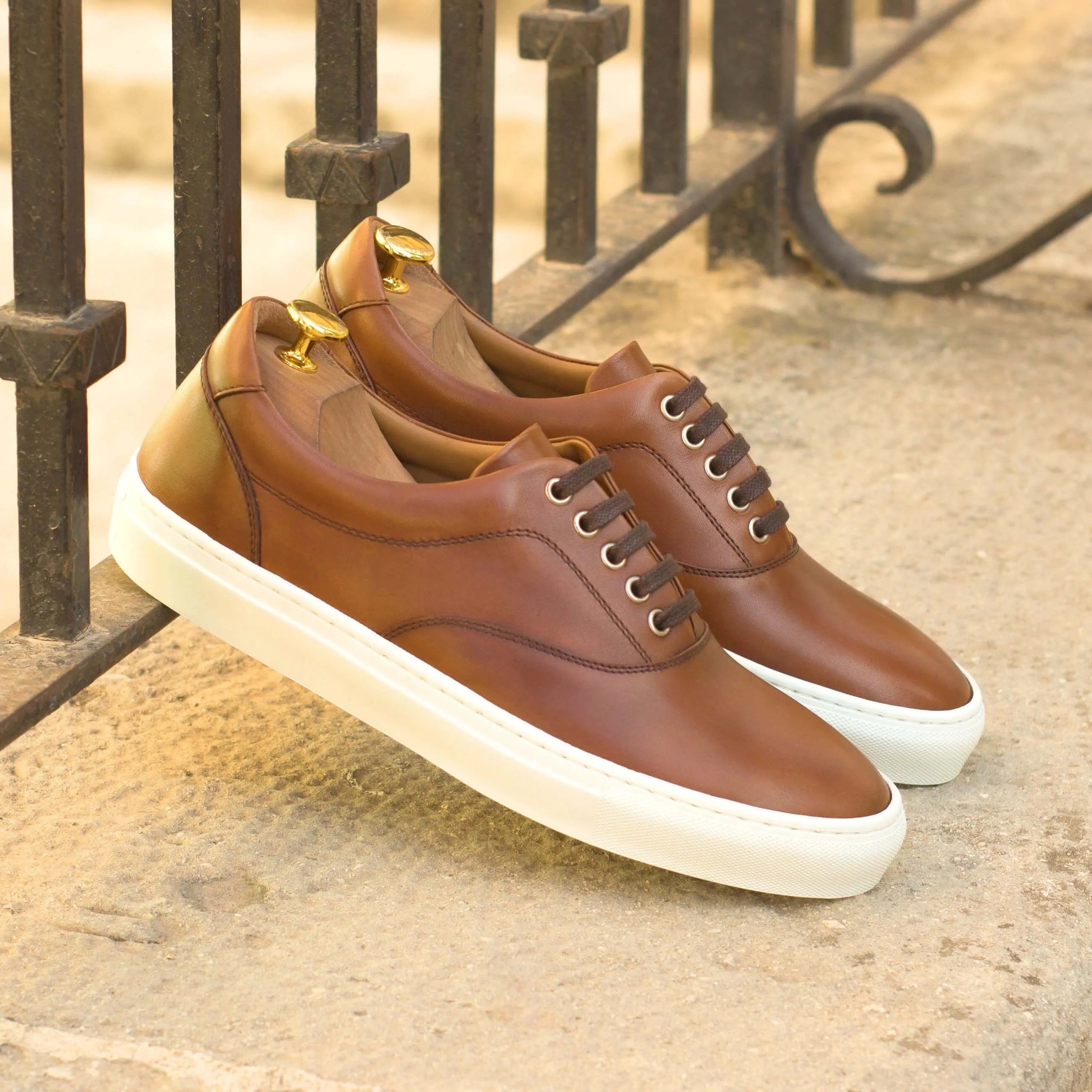 Brown leather Cassian top sider sneaker with white soles