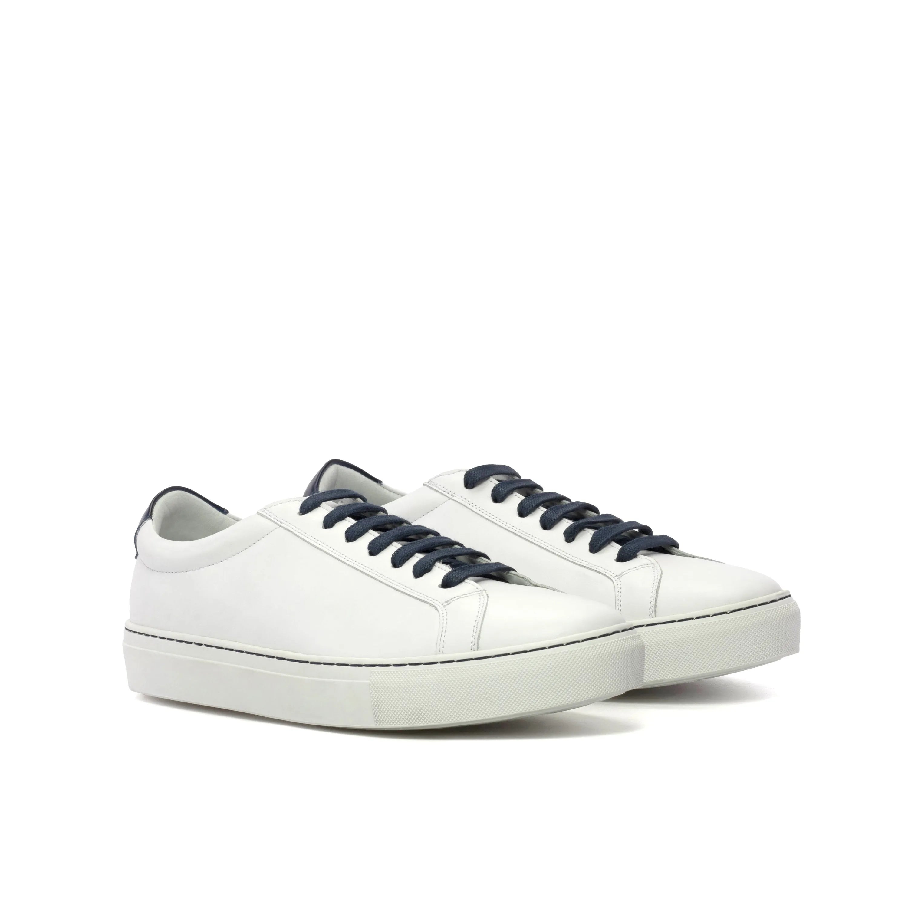 Explorer low kick sneaker in white calf leather with navy laces