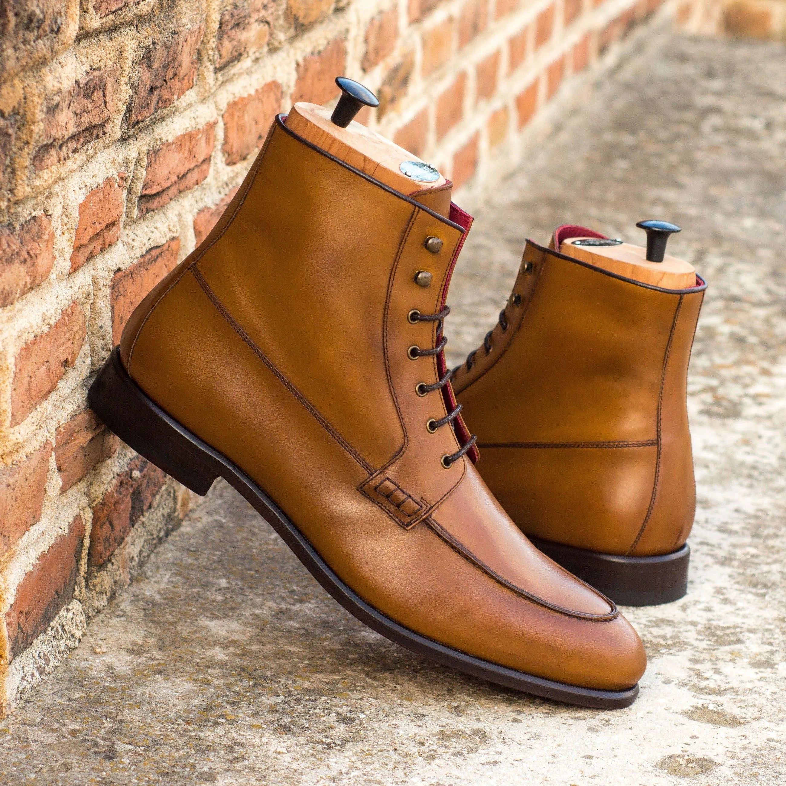 Georgino moc boot with brown leather lace-up design