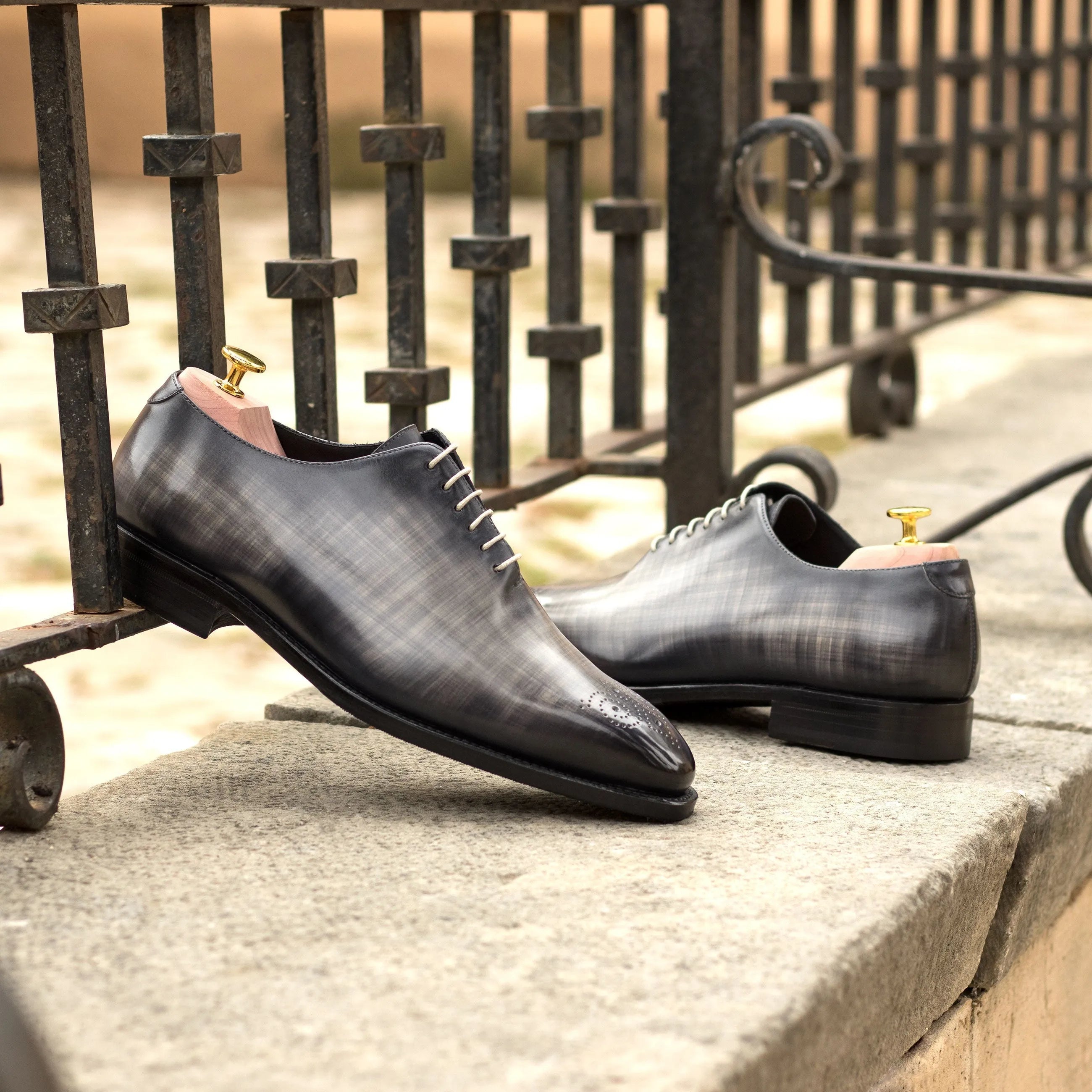 Gray Havier whole cut patina shoes II in leather