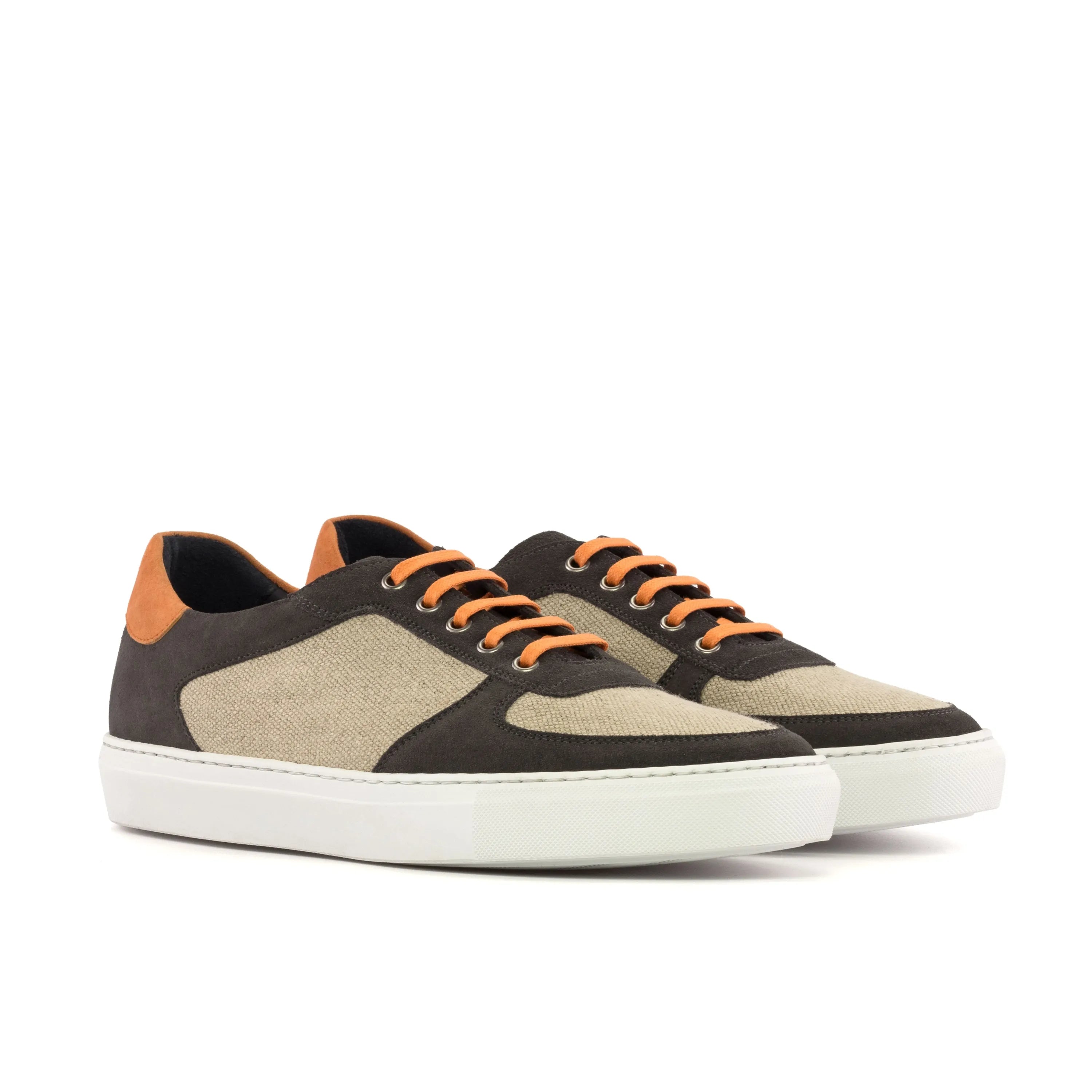 Intrepid low top two-tone casual sneakers for men