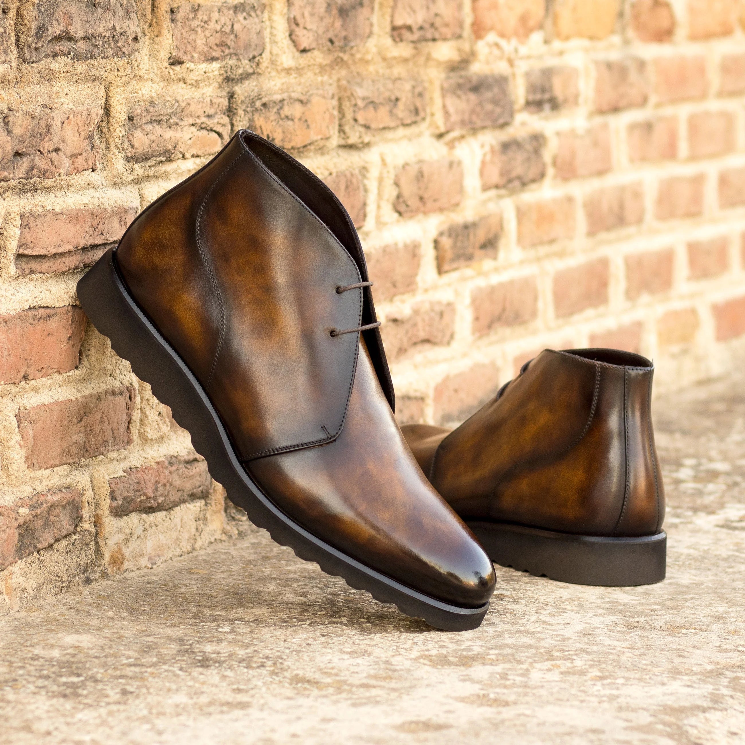 Lopez patina chukka boots in brown leather with laces and rubber soles