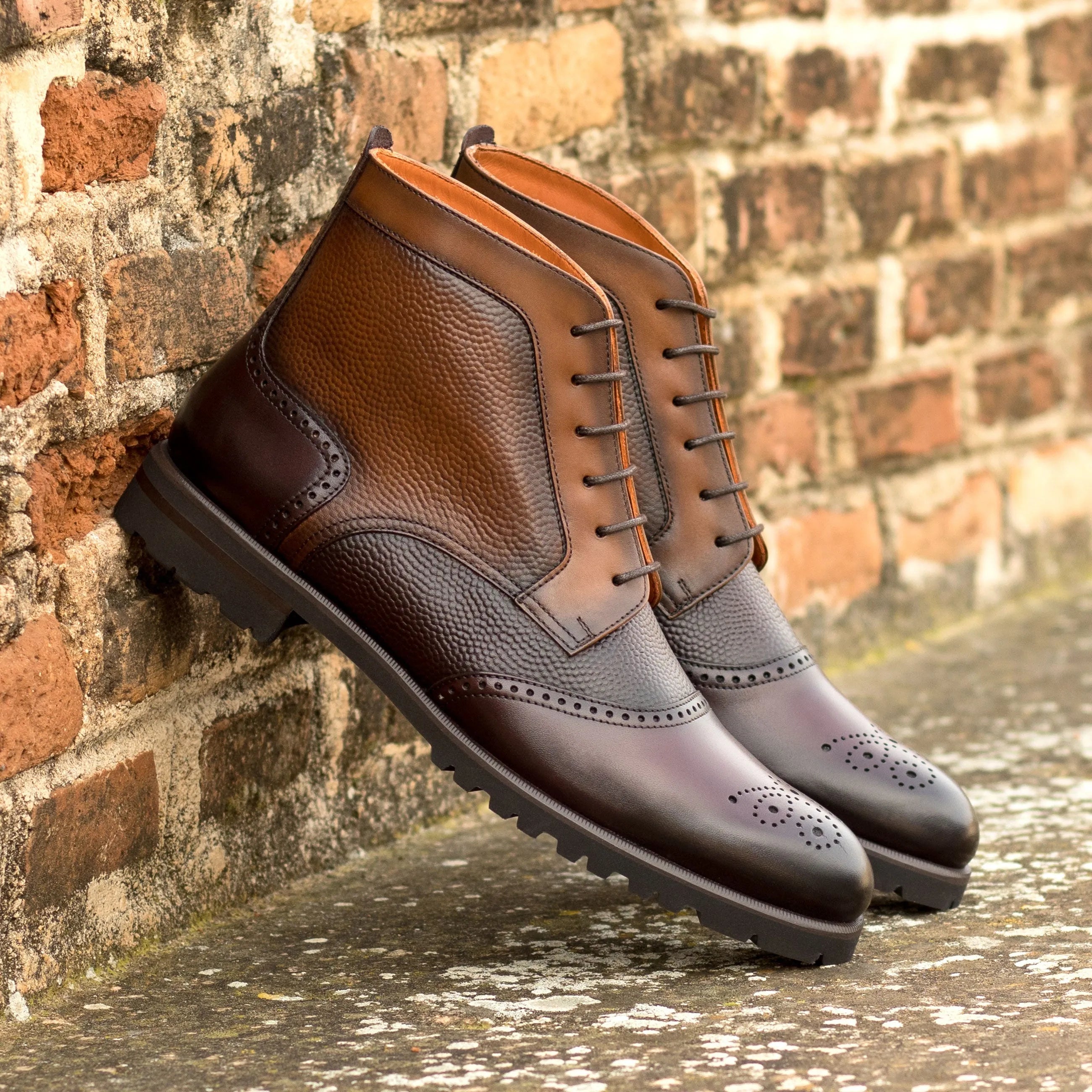 Luna ladies military brogue boots in two-toned leather wingtip design