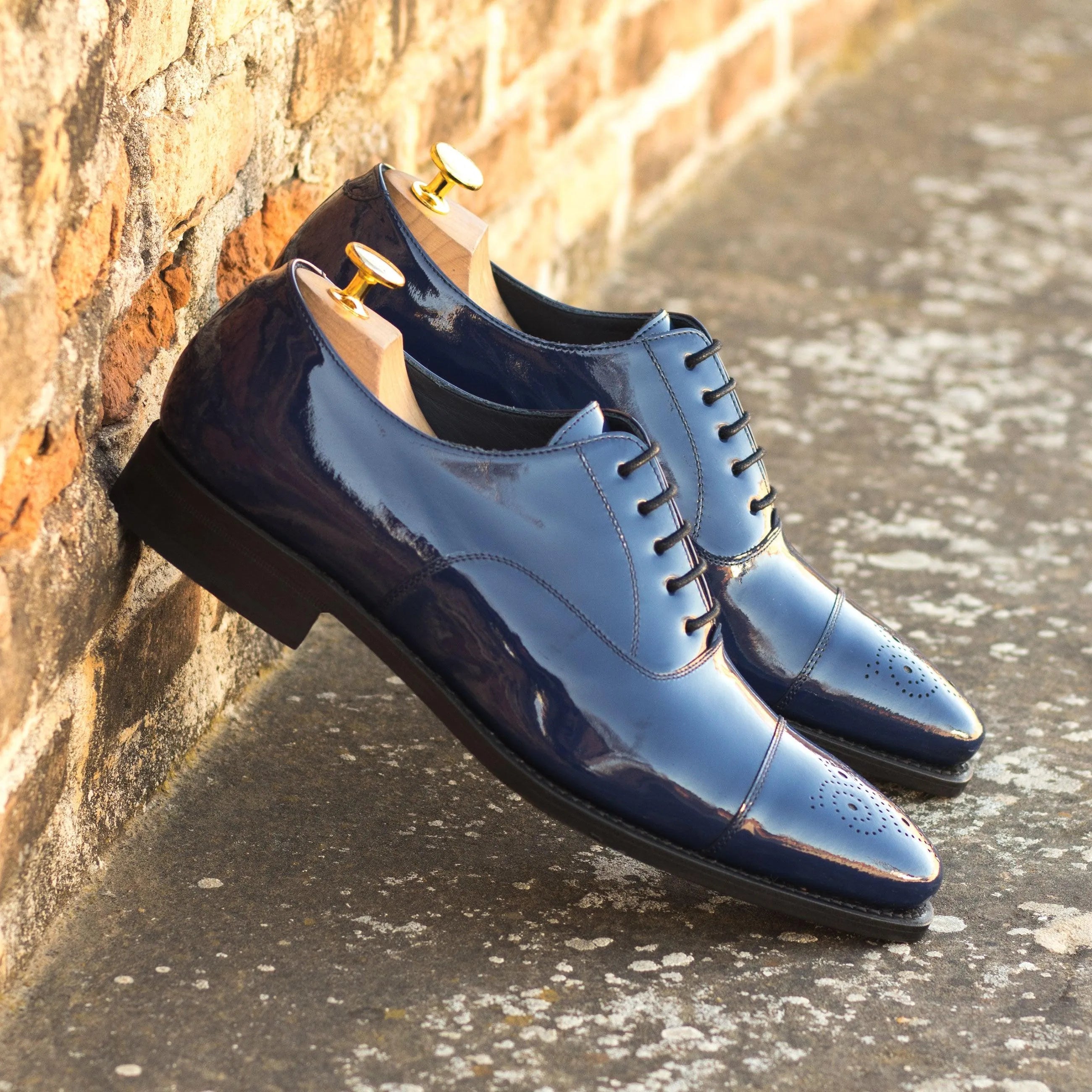 Shiny blue Lusio Oxford Shoes II with leather sole