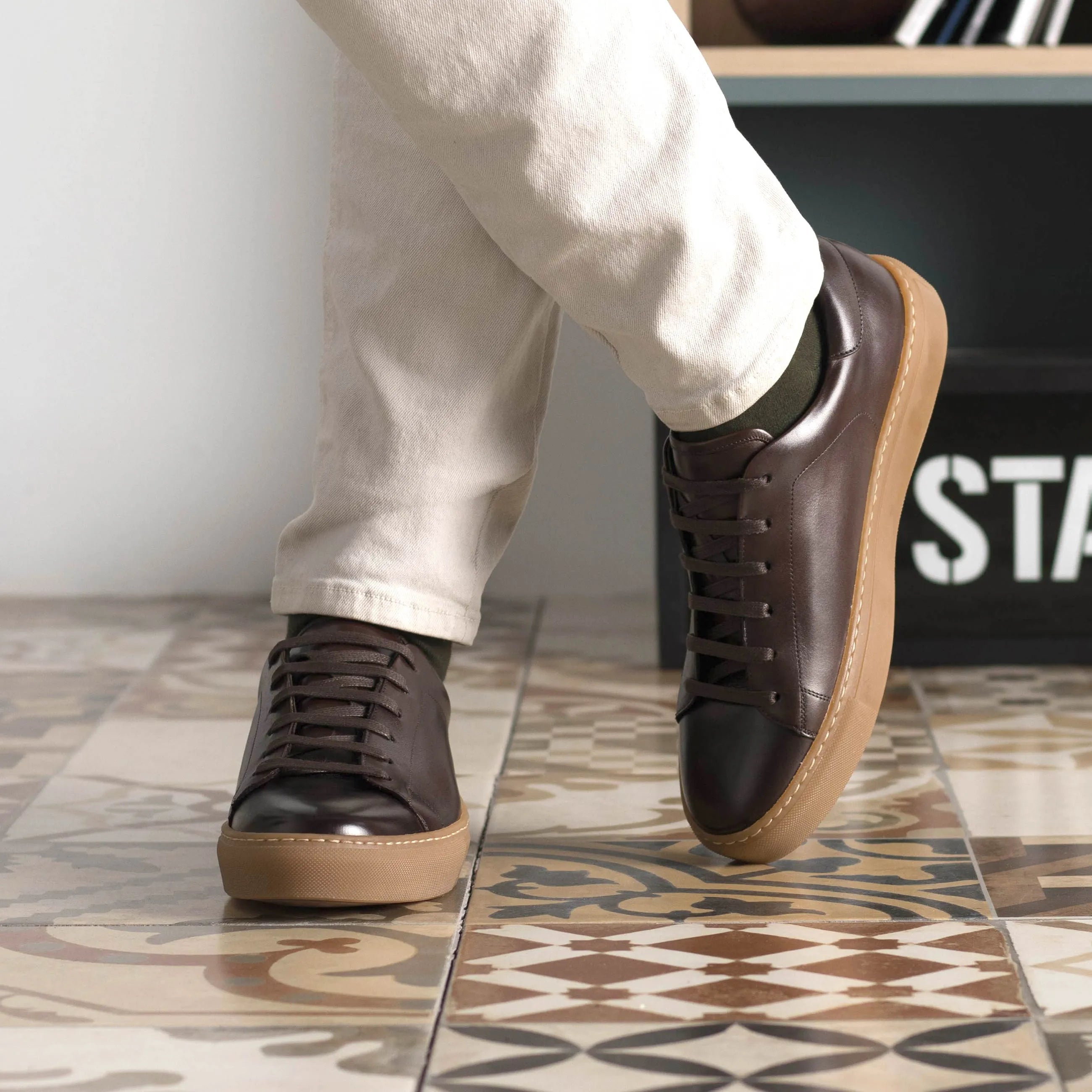 Brown Ophelio trainer sneaker in leather with cupsole design