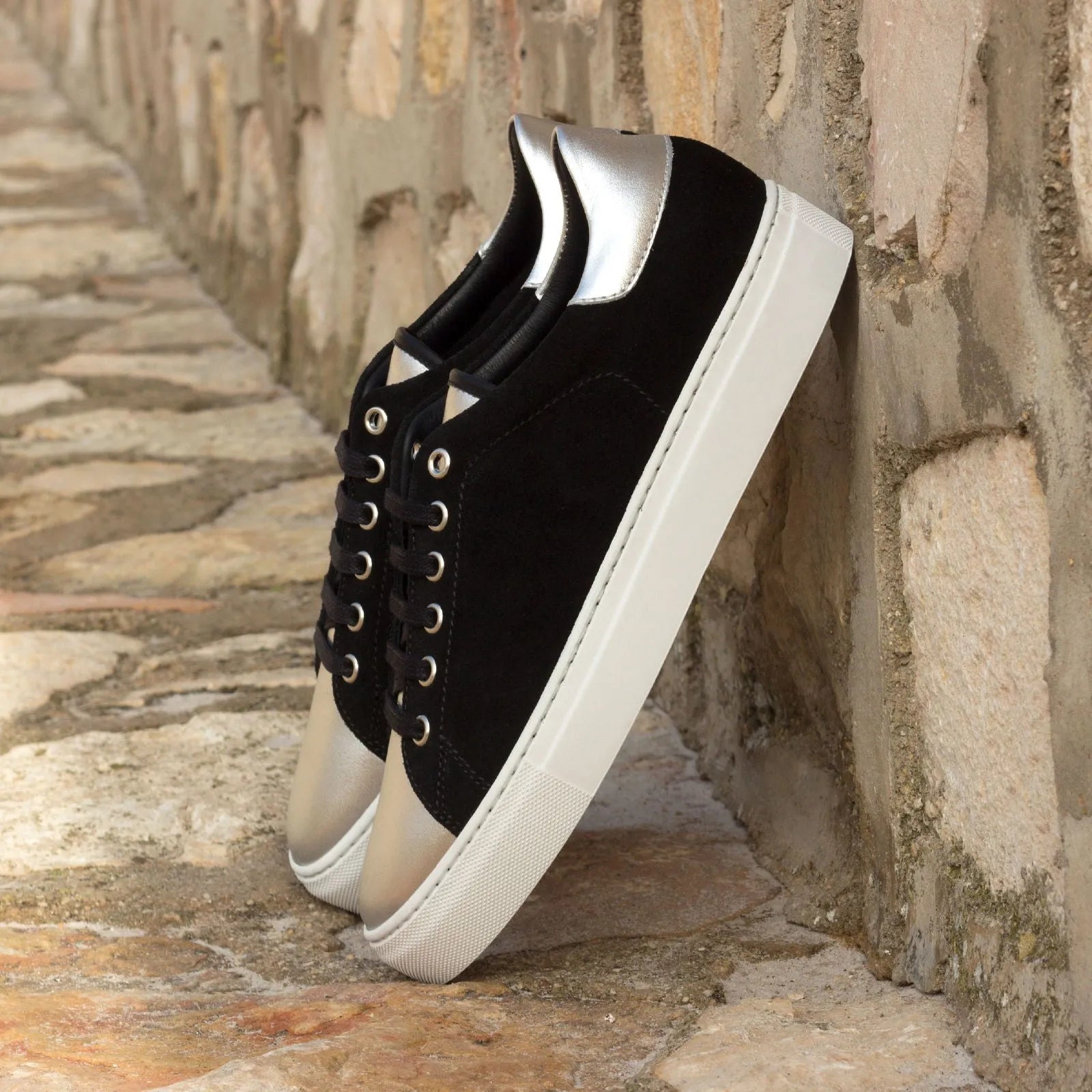 Black and silver Raulond trainer sneaker