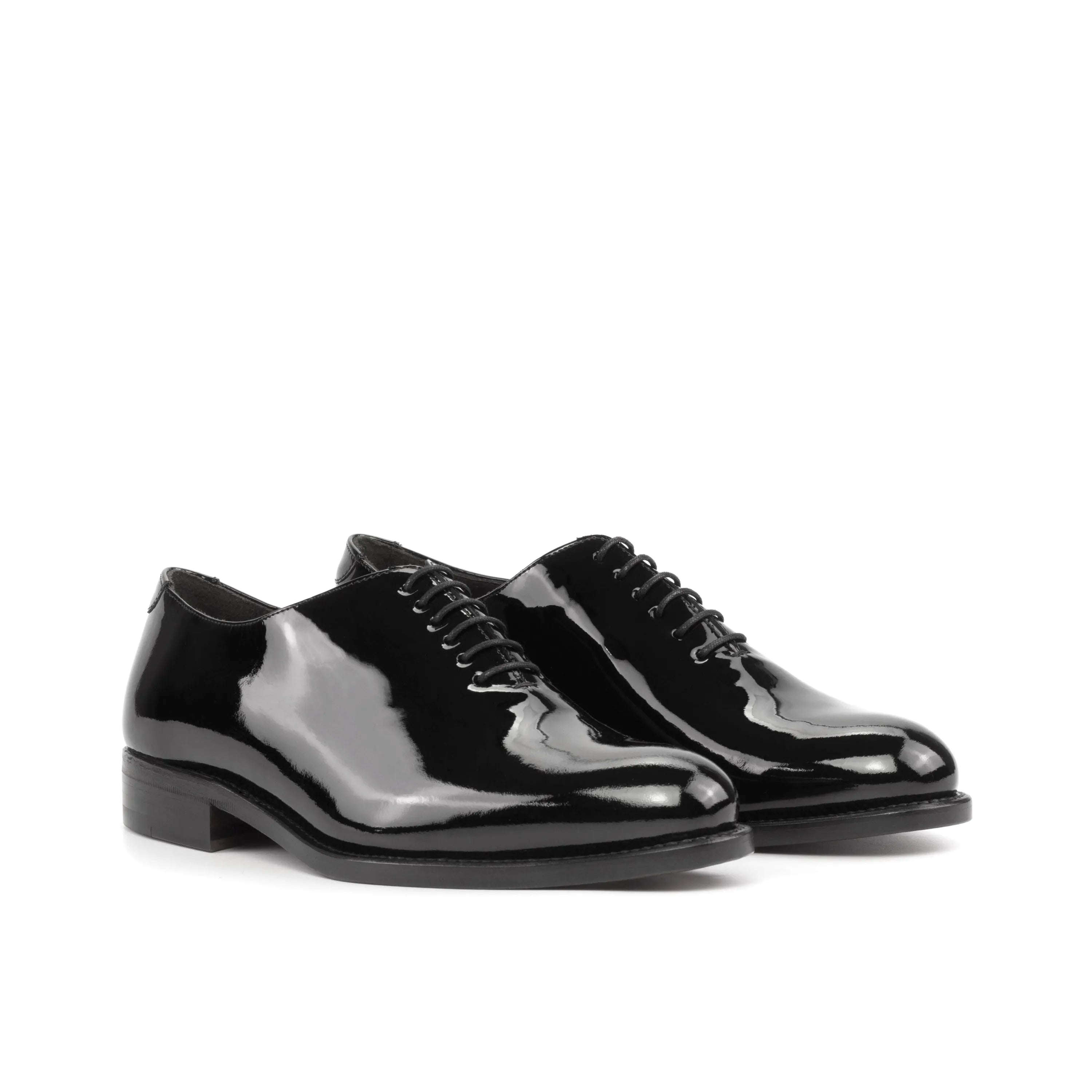 Shiny black whole cut shoes 5908 pair back view