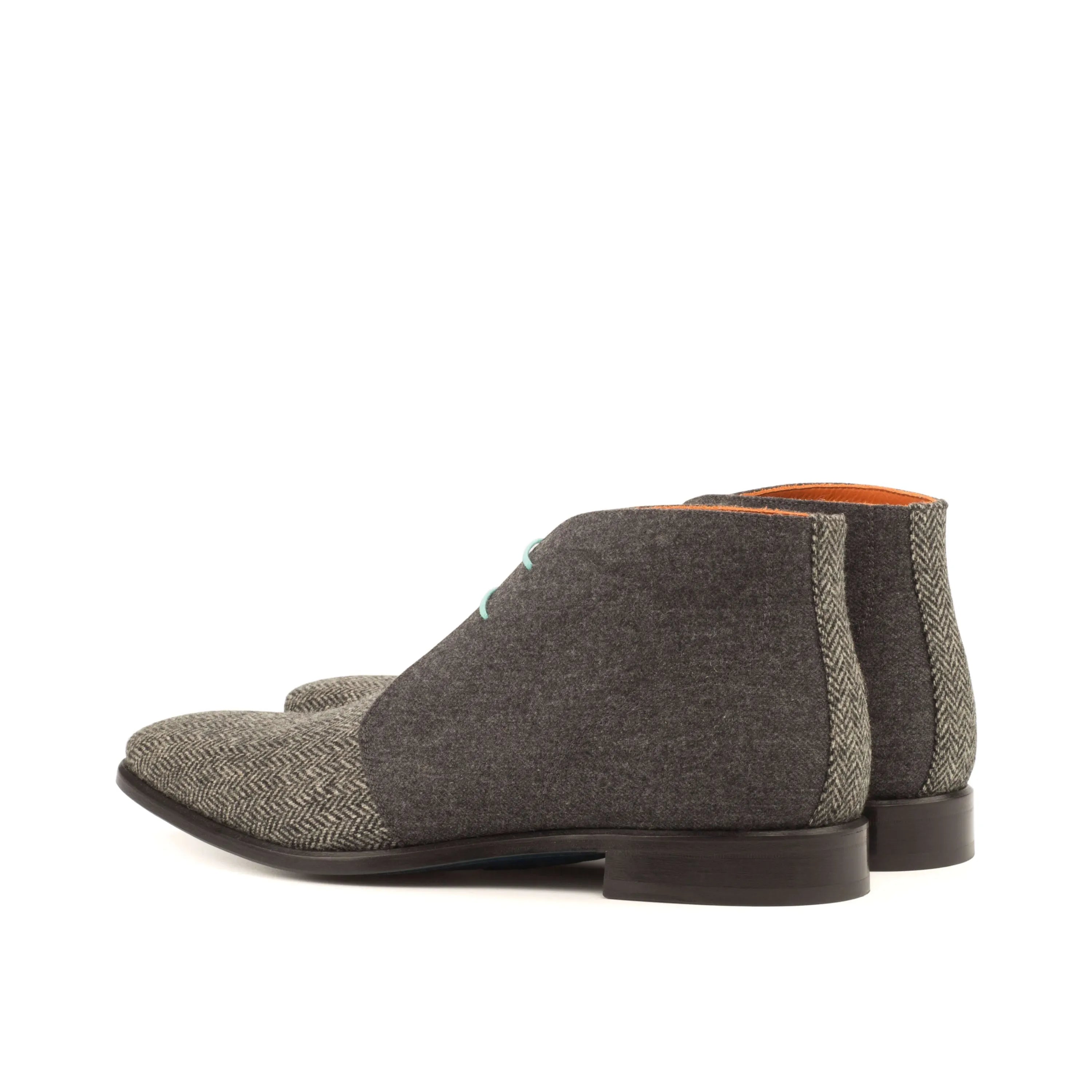 Gray tweed Anthelym Chukka boots ankle view
