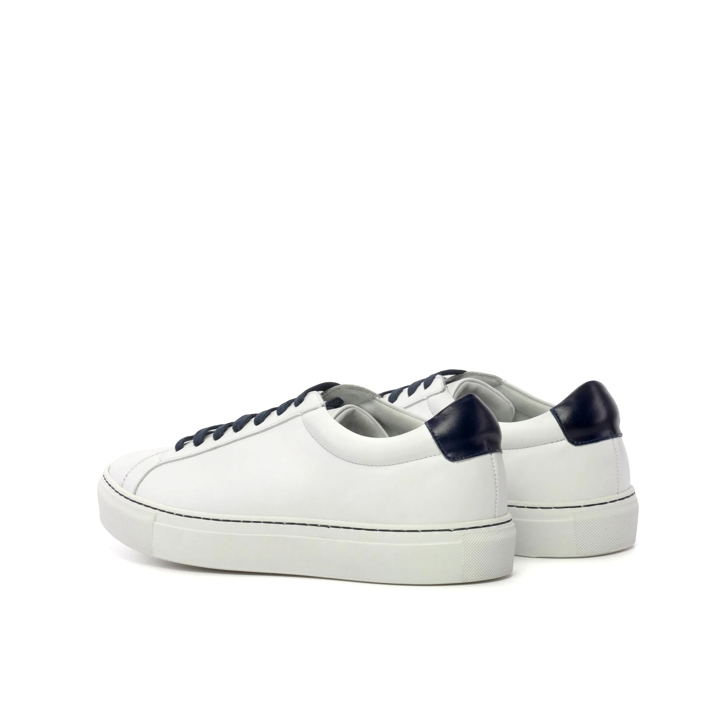 Ardo low kick sneaker in white leather with navy accents