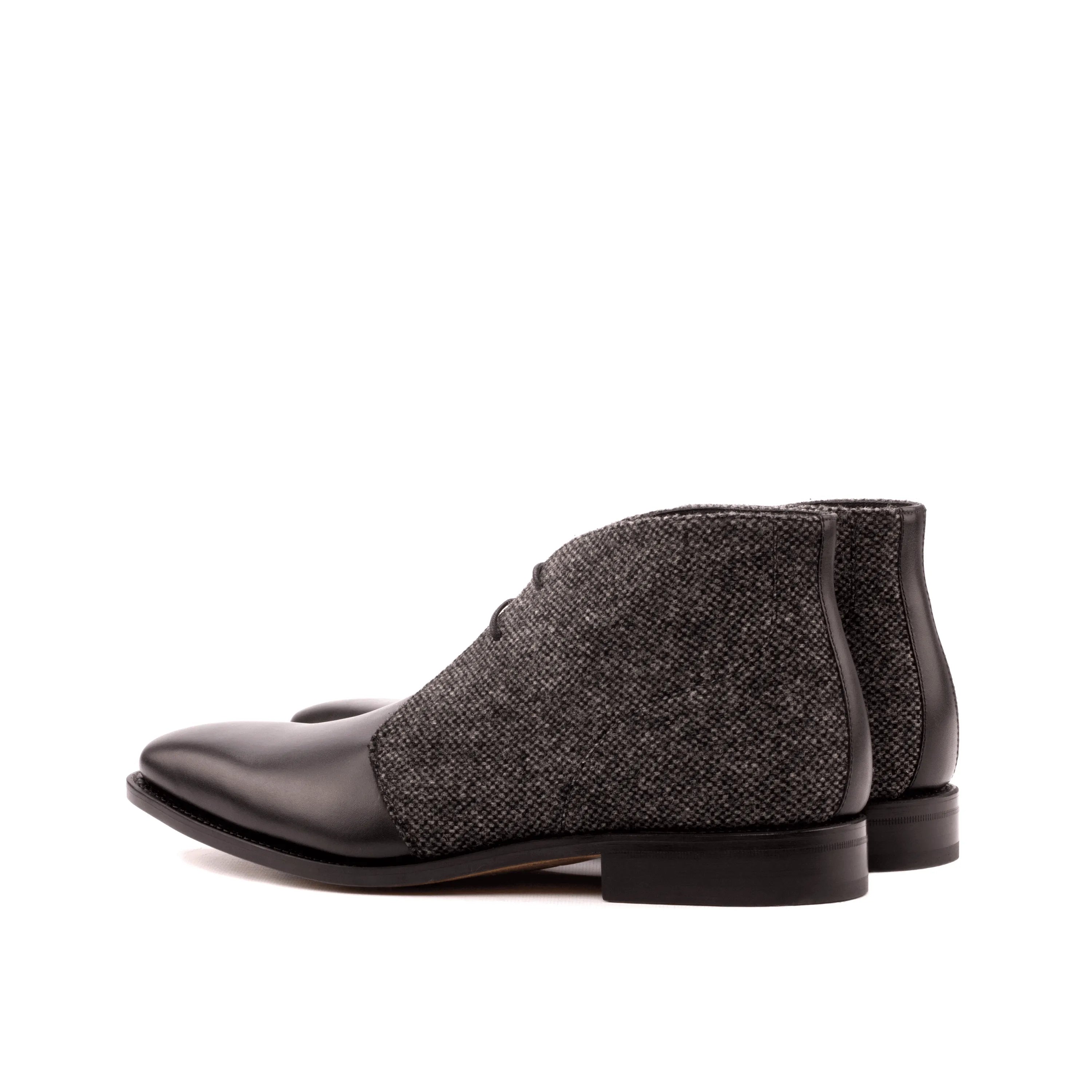 Artemon Chukka Boots II in two-toned leather and tweed