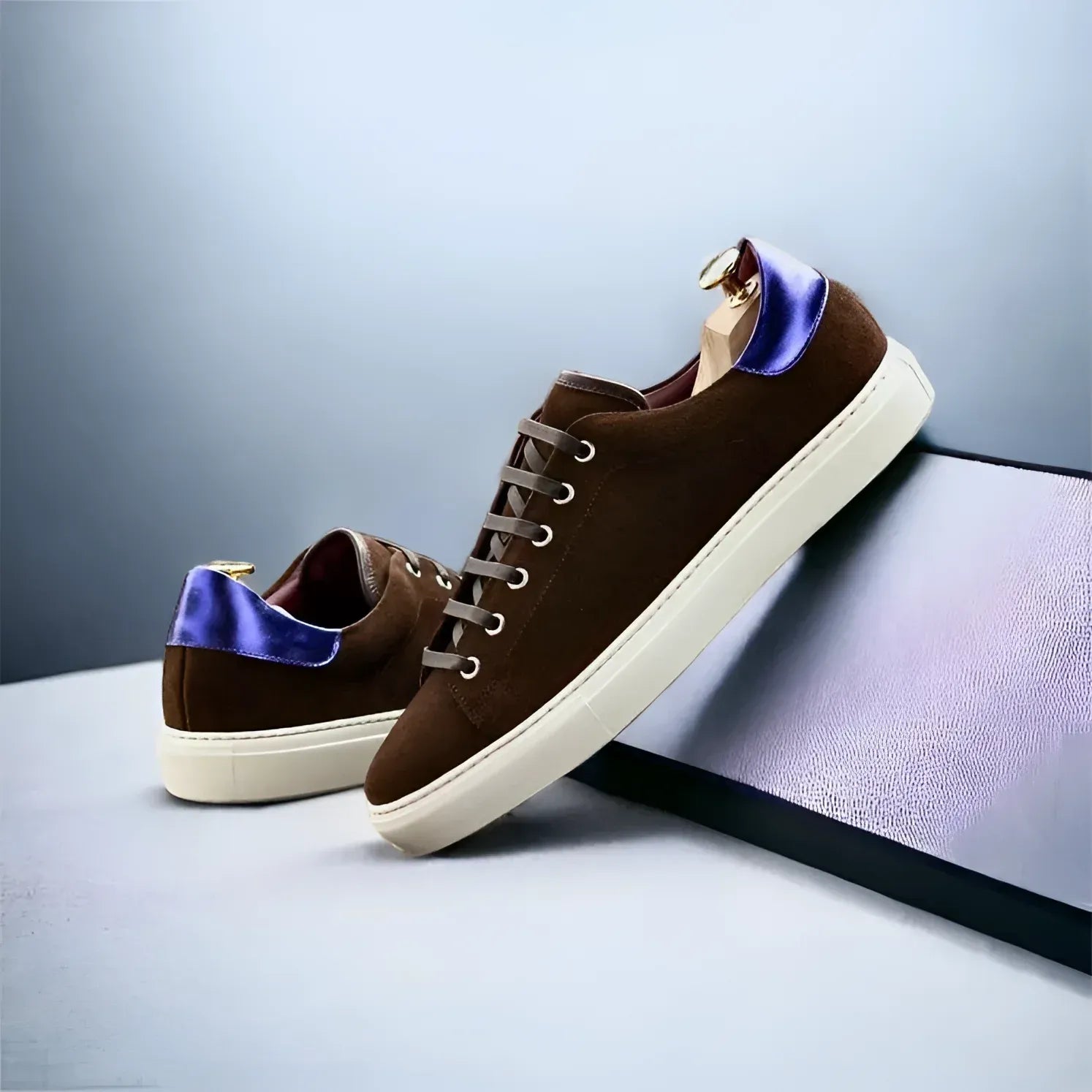 Brown suede Beyond Trainer Sneaker II with blue heel detail