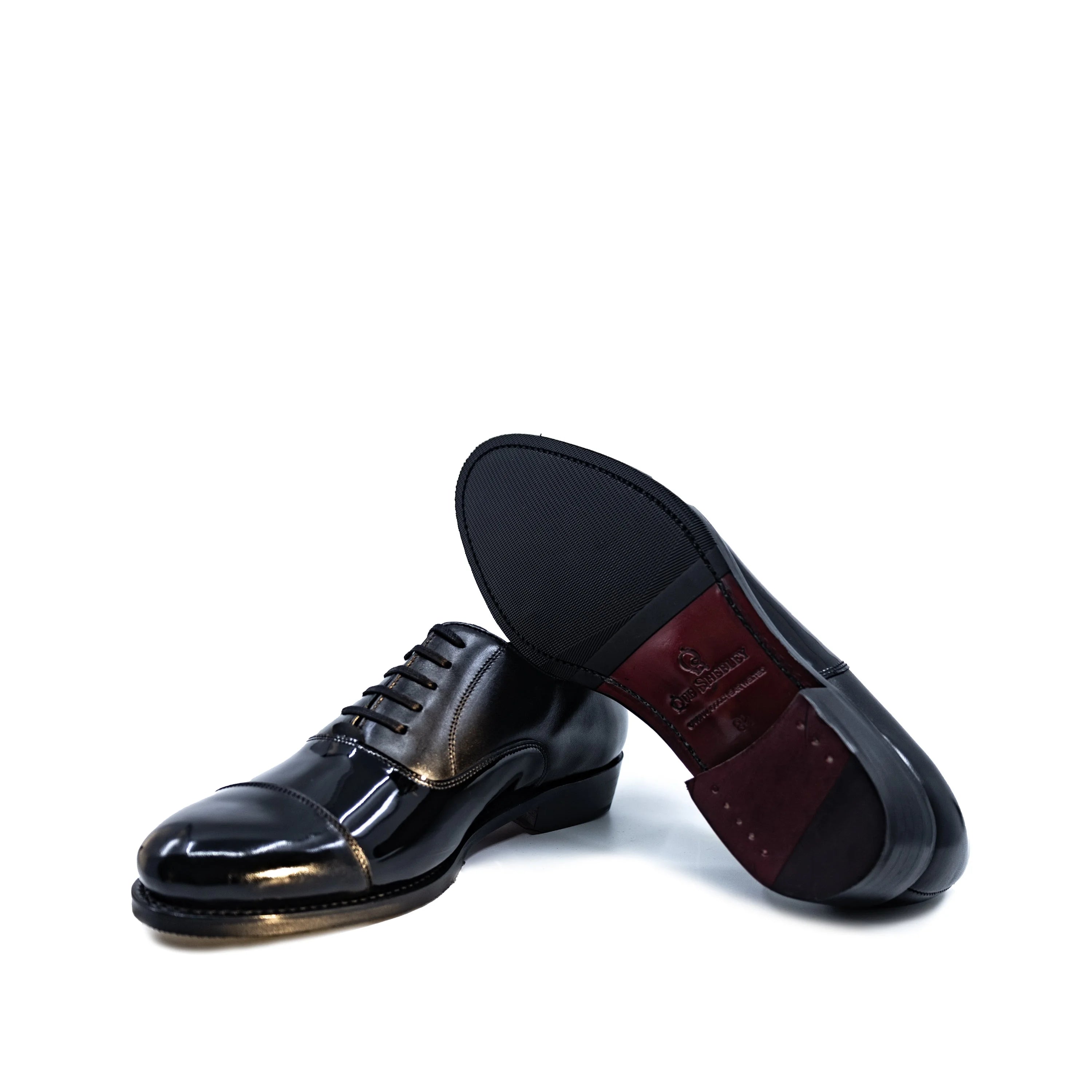 Beyondz Oxford Shoes II: black patent leather wingtip with gold accents