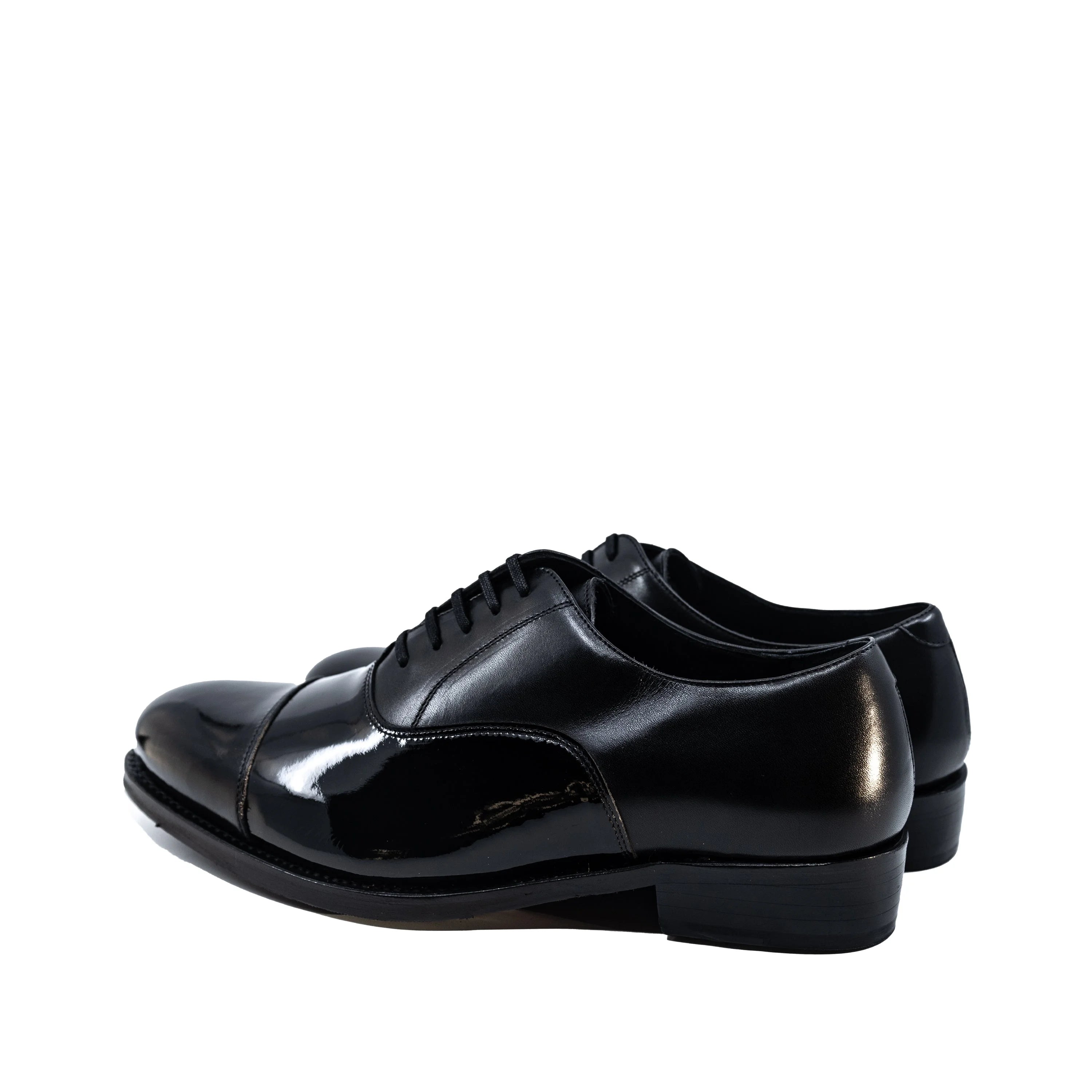 Beyondz Oxford shoes in black patent leather with laces and polished finish