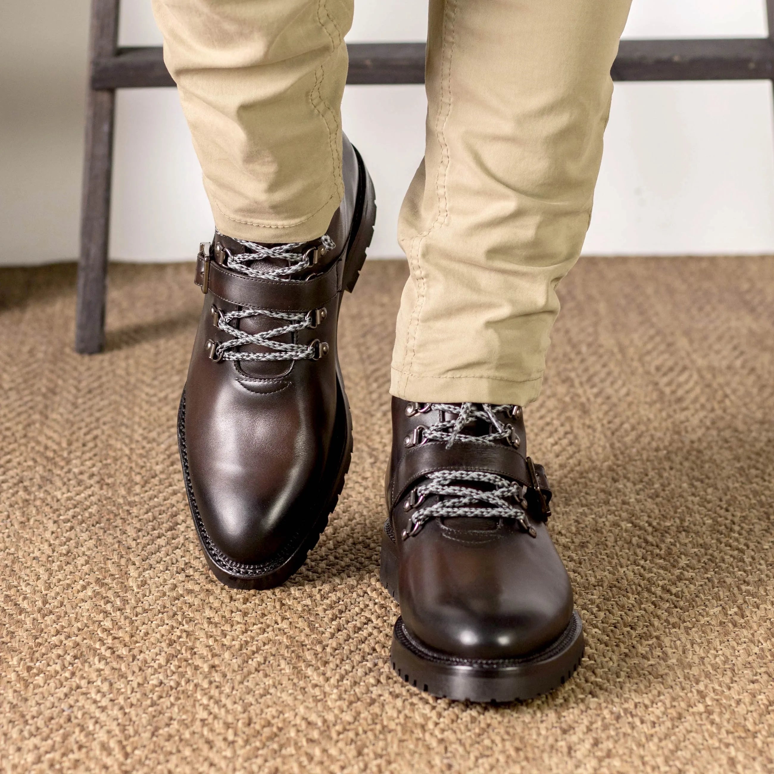 Dejen hiking boots in brown leather for fast lane hiking