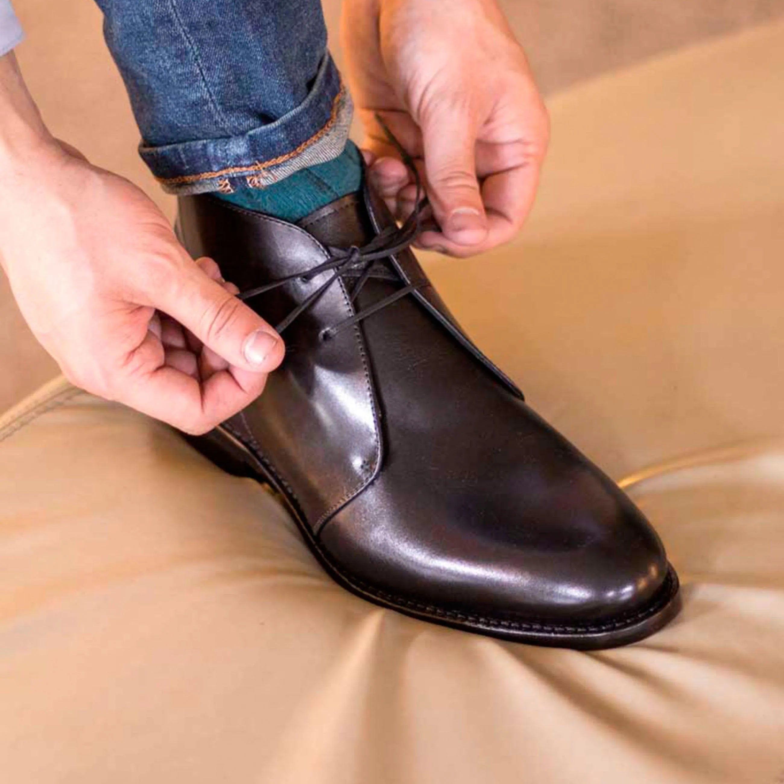 Filmar Chukka boots black leather fast lane back view