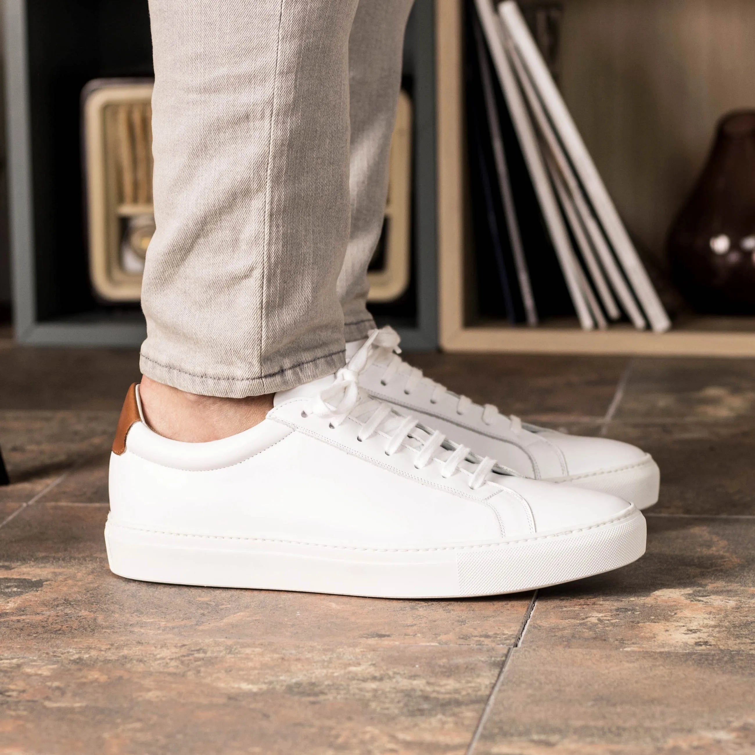 White Garry low kick sneaker in leather, fast lane style