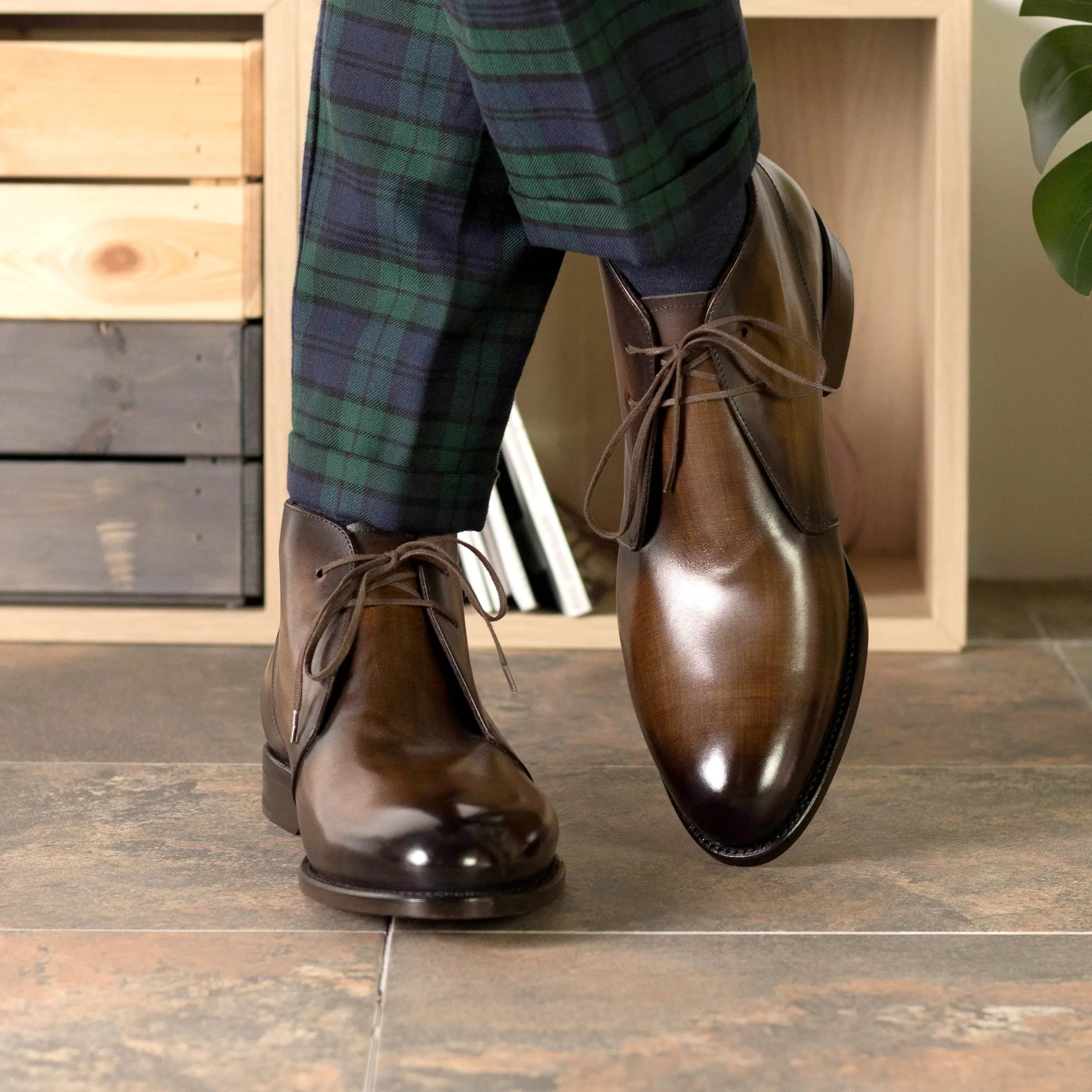 Mil chukka boots in brown leather, fast lane style chukka