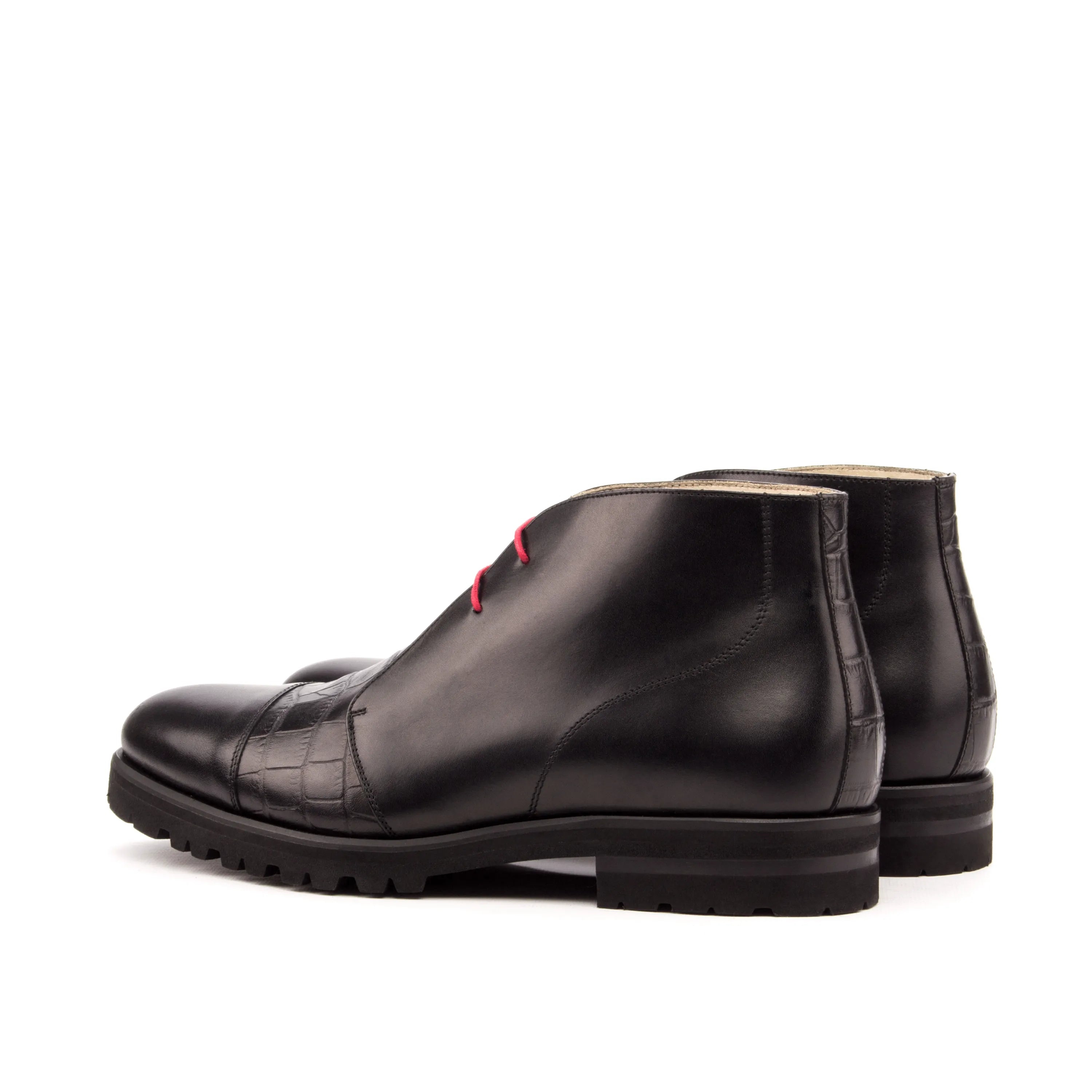 Tennes Chukkas black leather chukka boots with pink laces